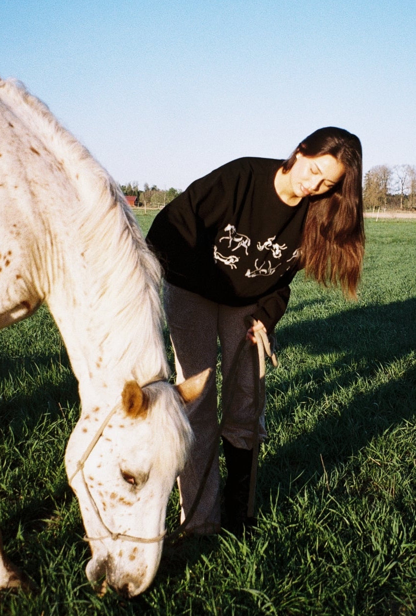 THE DERBY RACE LONGSLEEVE - BLACK